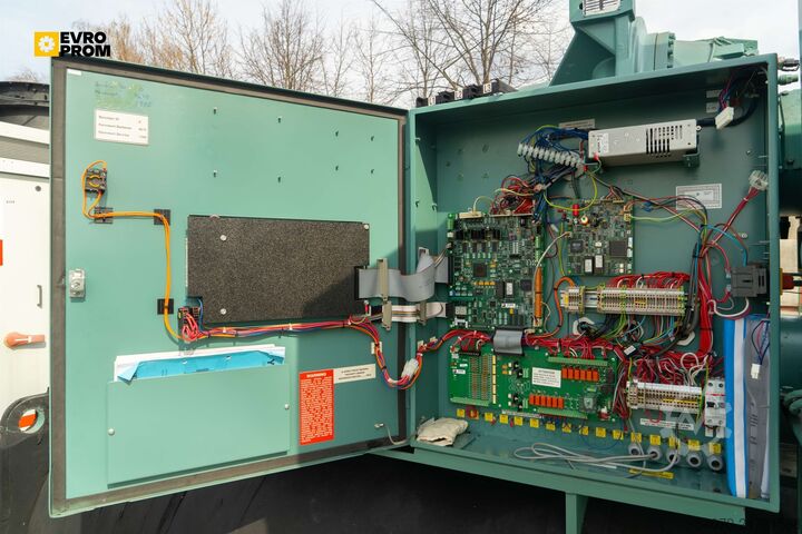 Chiller Used Industrial chiller YORK YK CF CG Q7 5CK F 2200 kW