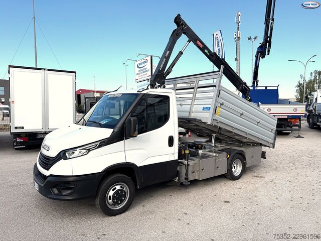 Truck-mounted crane van Iveco Daily 35c180