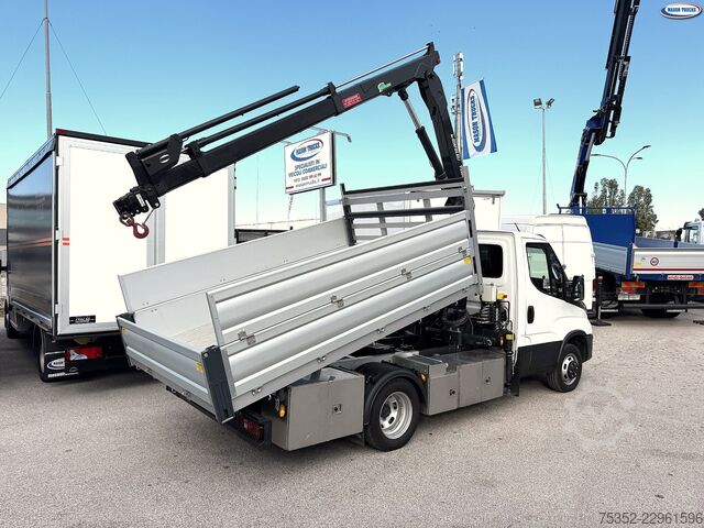 Truck-mounted crane van Iveco Daily 35c180