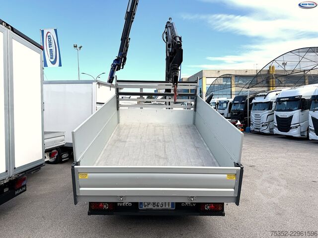 Truck-mounted crane van Iveco Daily 35c180