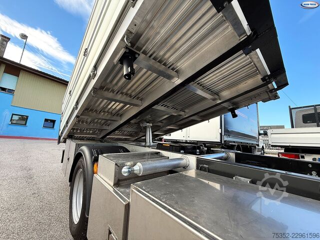 Truck-mounted crane van Iveco Daily 35c180