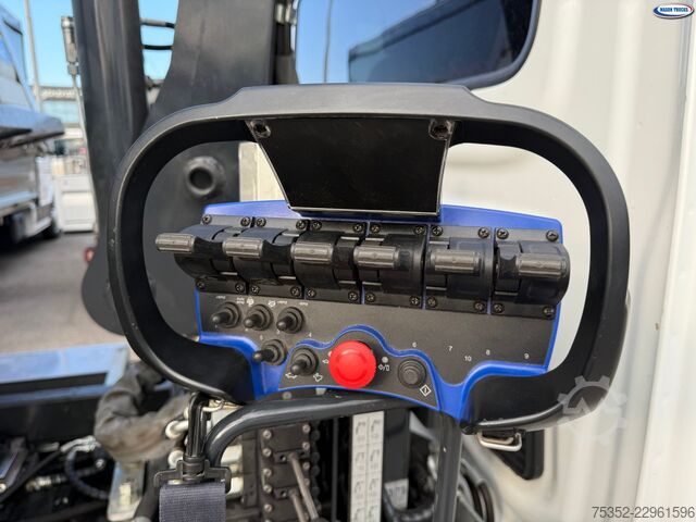 Truck-mounted crane van Iveco Daily 35c180