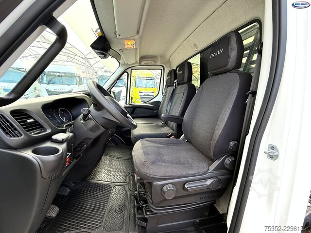 Truck-mounted crane van Iveco Daily 35c180