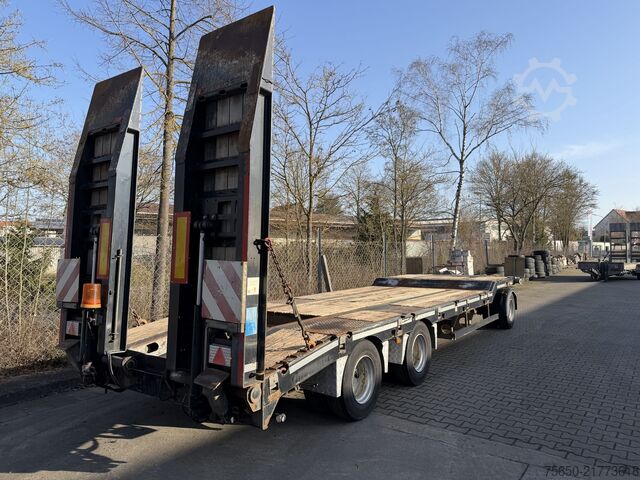 Low loader trailer Schwarzmueller T3  3 Achs Tiefladeranhänger