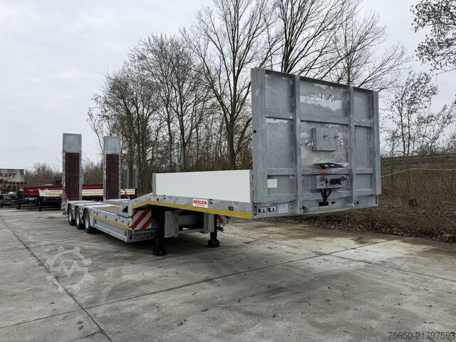 Low loader semitrailer Möslein ST 3  3 Achs Satteltieflader neu