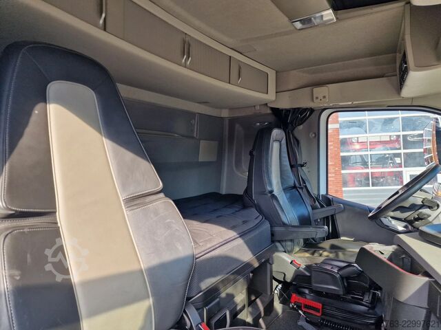 Volvo FH 540 Lowroof 6x4 - Lift axle - Retarder - PTO/Hydraulic - HUB reduction - Full air Volvo FH 540 Lowroof 6x4 - Lift axle - Retarder - PTO...
