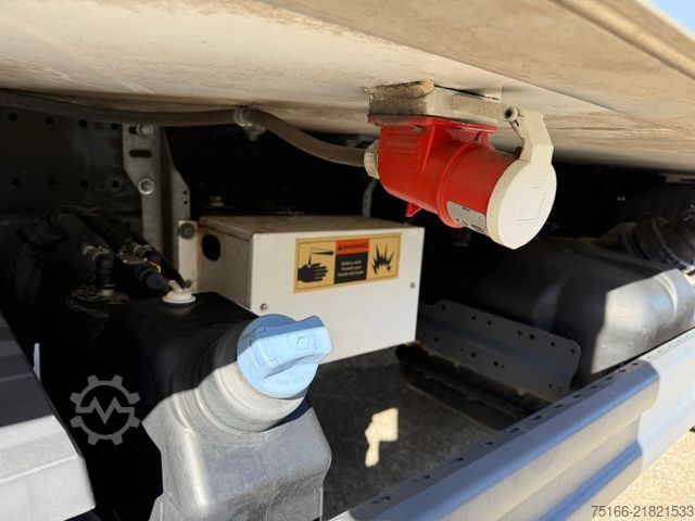 Refrigerator body van MERCEDES-BENZ ATEGO 818 L Kühlkoffer 5,2 m LBW 1 T*THERMO T+N