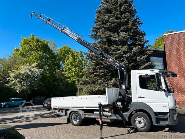 Pick-up van MERCEDES-BENZ 821 Atego Pritsche mit HIAB 066D Kran