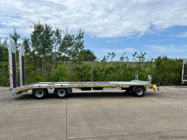 Low loader trailer Möslein T 3-8,20 P VB H1  3 Achs Tieflader mit gerader Ladefläche 8,20 m, Neufahrzeug