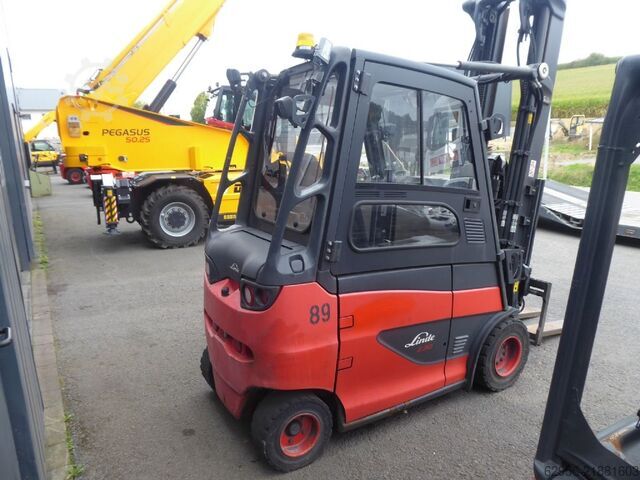 Electric 4-wheel forklift Linde E30/600