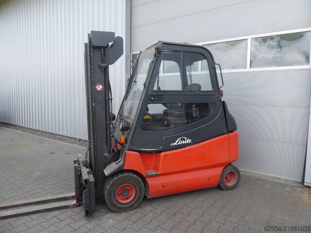 Electric 4-wheel forklift Linde E25-03/600