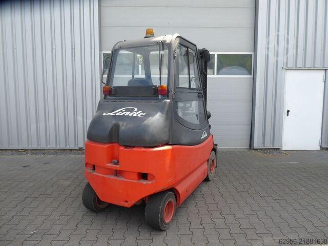 Electric 4-wheel forklift Linde E25-03/600
