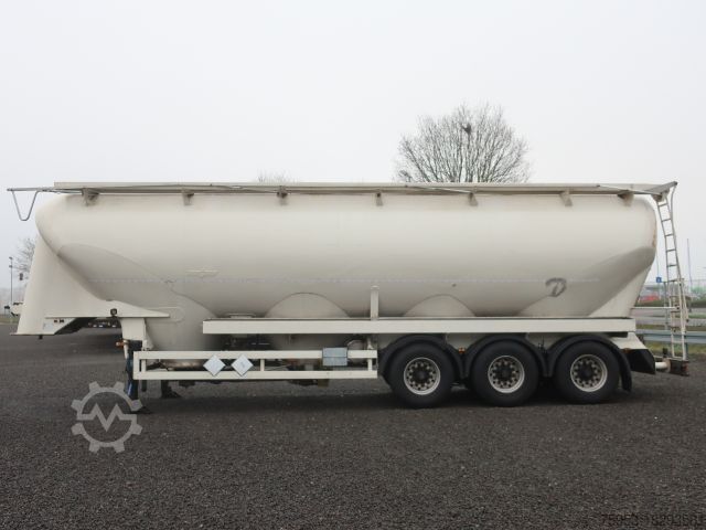 Silo semitrailer Spitzer SF 2755/4P 4 Kammer 55 m³ liegend Silo Euter