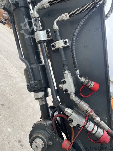 Chain excavator Hyundai HX85A