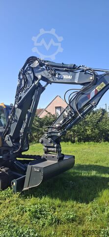 Chain excavator Hyundai HX85A
