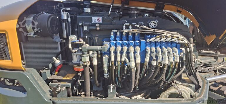 Chain excavator Hyundai HX85A