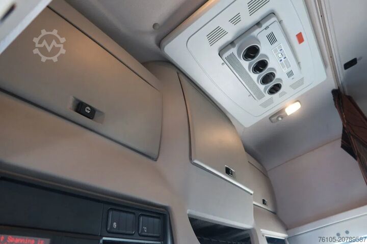 Koffer DAF CF 410 Bak+Klep Dhollandia 2.000 kg Slaapcabine