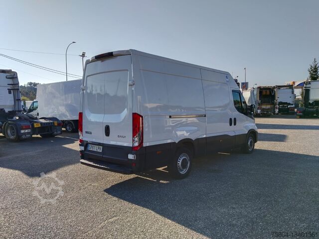 Box van Iveco DAILY 35S16
