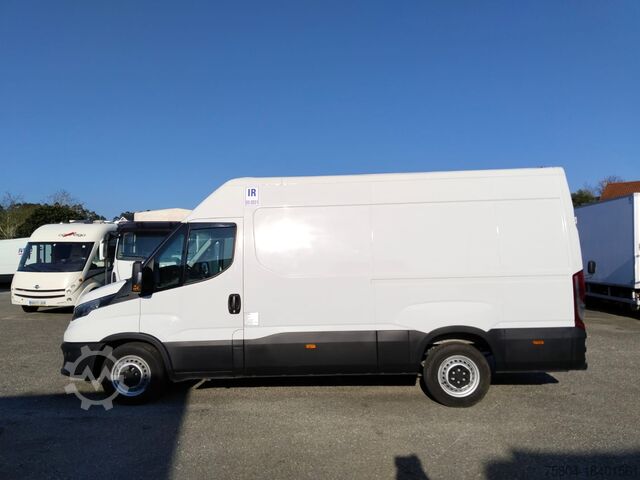 Box van Iveco DAILY 35S16