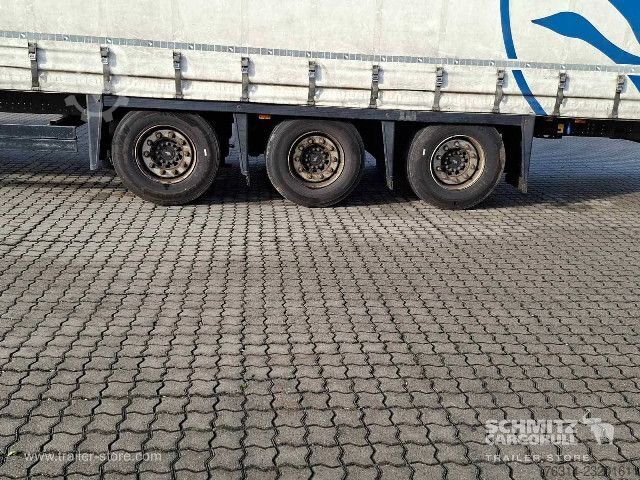 Auflieger mit Pritsche & Plane Schmitz Cargobull Curtainsider Mega Getränke