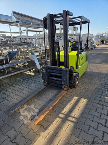 Elektro-Gabelstapler mit Zinkenversteller CLARK TM 15 N
