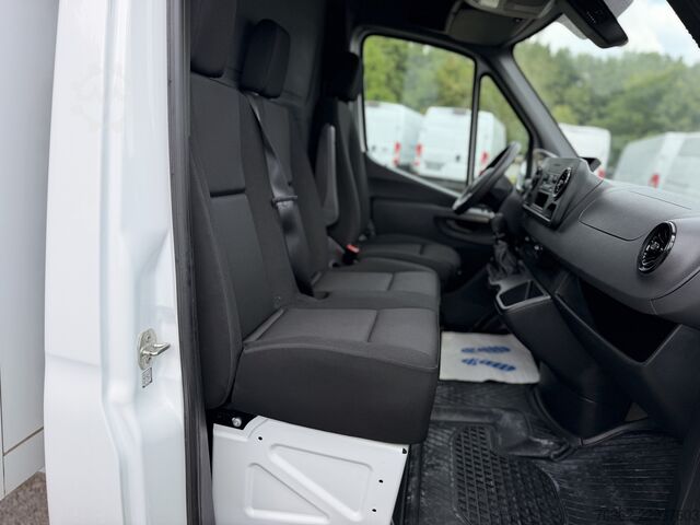 Box van Mercedes-Benz Sprinter 317 CDI Möbel Koffer Klima LBW