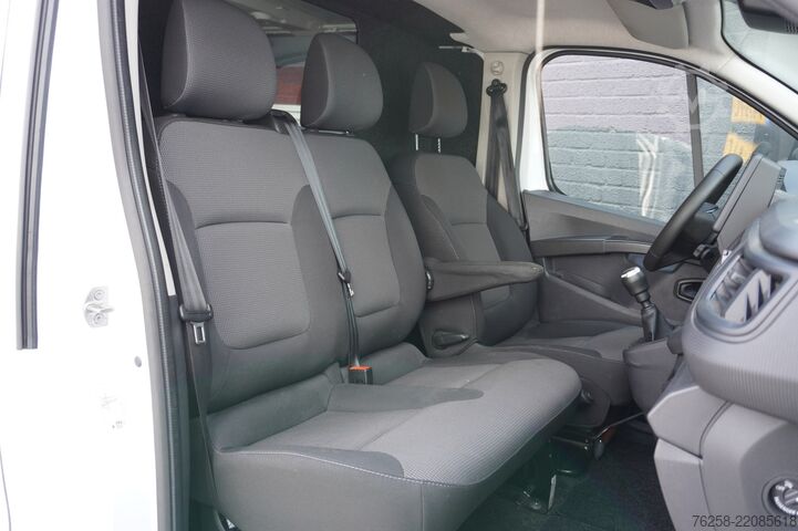 Delivery van Renault Trafic 2.0 dCi 130PK L2 EURO 6 - Airco - Navi -...