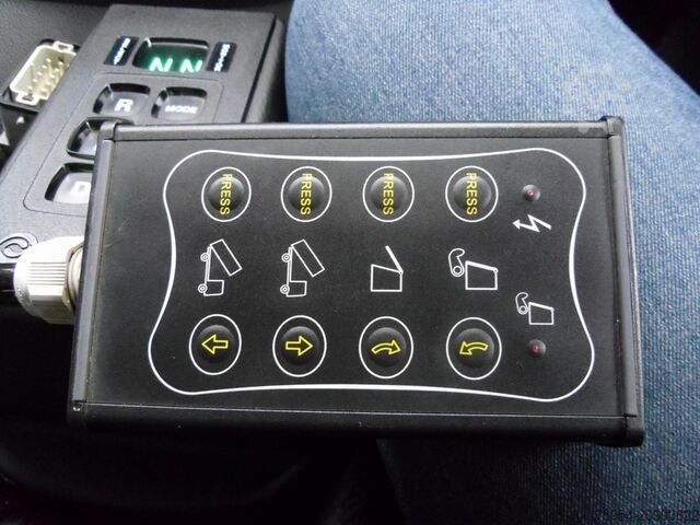 Road sweeper Mercedes-Benz Atego 1323 LKO 4x2 / Themis S7BD