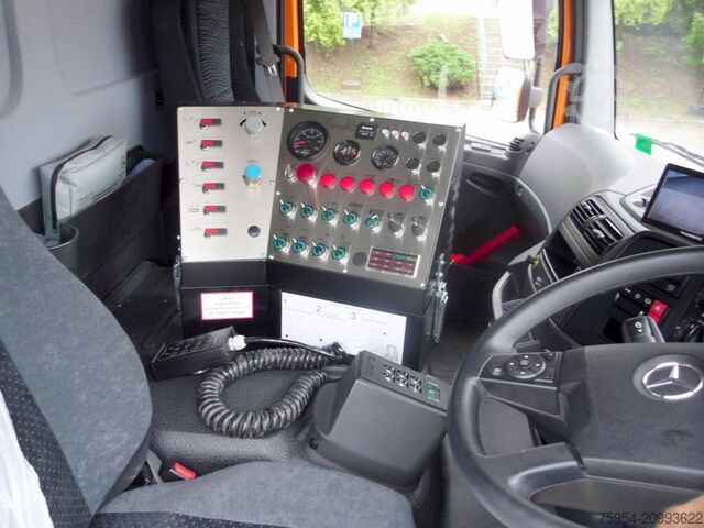 Road sweeper Mercedes-Benz Atego 1323 LKO 4x2 / Themis S7BD