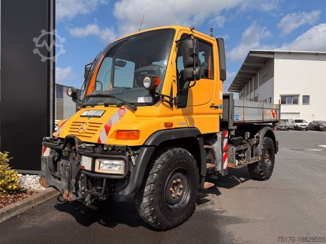 LKW mit Pritsche (offen) MERCEDES-BENZ Unimog U300 4x4 Vario-Pilot
