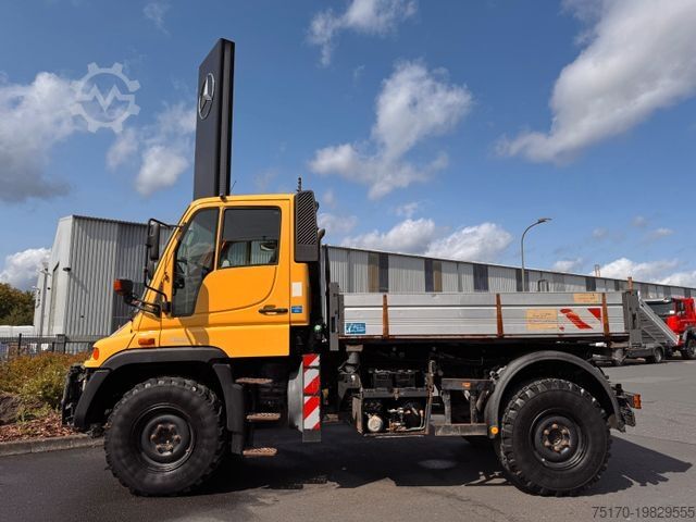 LKW mit Pritsche (offen) MERCEDES-BENZ Unimog U300 4x4 Vario-Pilot