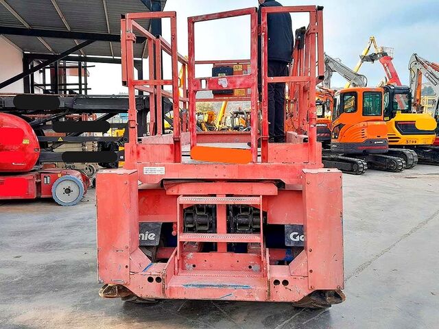 Scherenarbeitsbühne GENIE GS 2668 RT