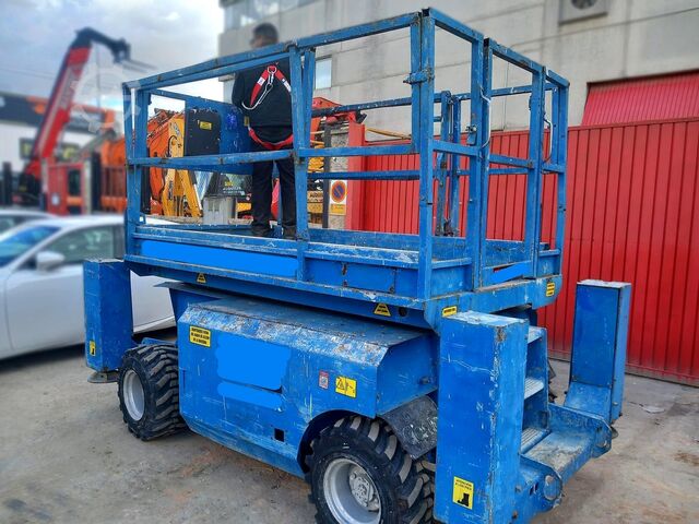 Scherenarbeitsbühne GENIE GS 2668RT