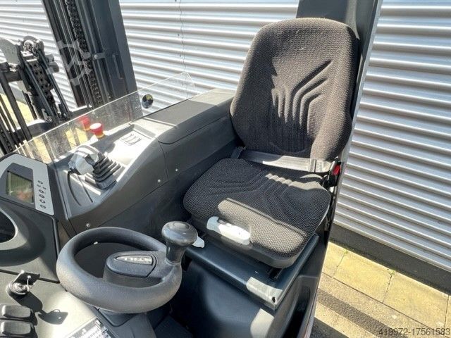 Reach Truck Still FM-X 17