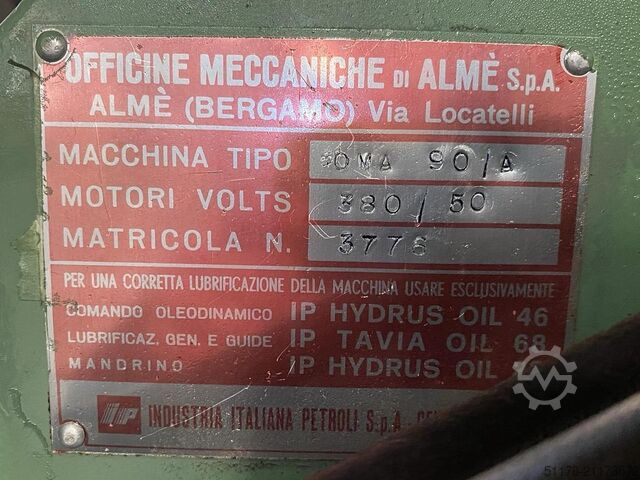 OMA 90/A automatische Holzdrehmaschine mit Lademagazin, maximale Werkstücklänge 900 mm. OMA OMA 90/A