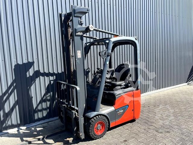 Electric 3-wheel forklift Linde E12-02