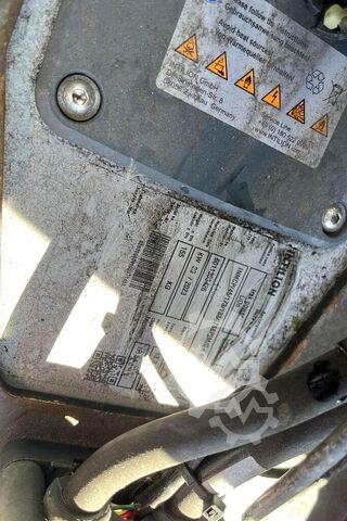 Electric 3-wheel forklift Linde E12-02