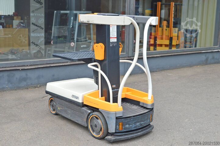 High-lift order picker Crown WAV60-118