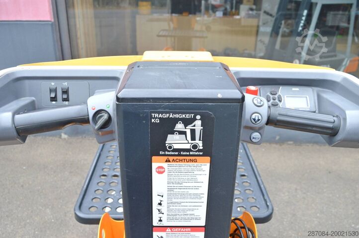 High-lift order picker Crown WAV60-118