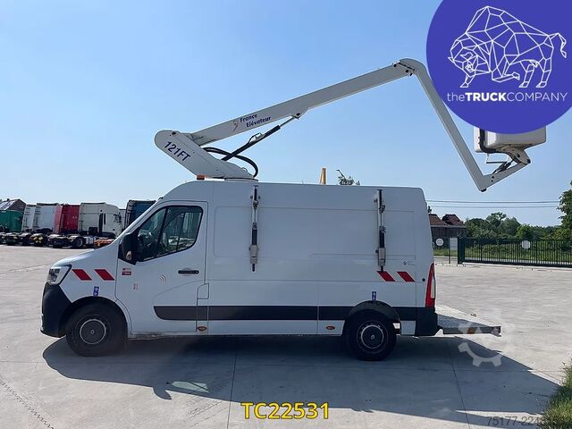 Lifting platform Renault Master