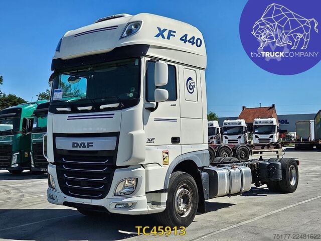 Chassis with cab DAF XF 440