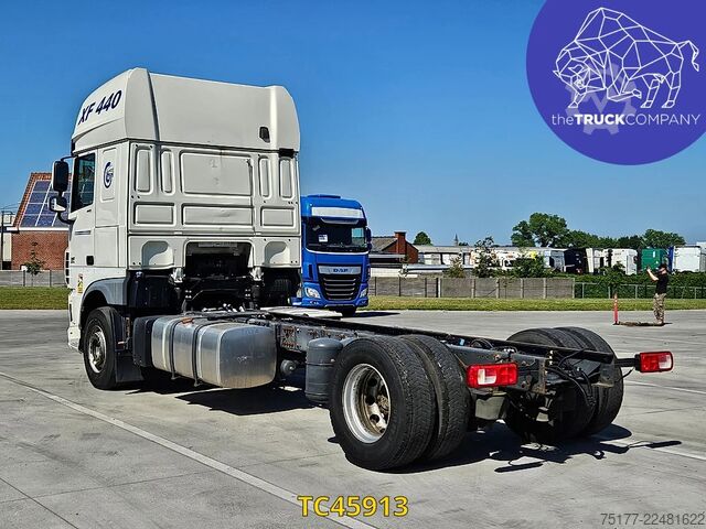 Chassis with cab DAF XF 440