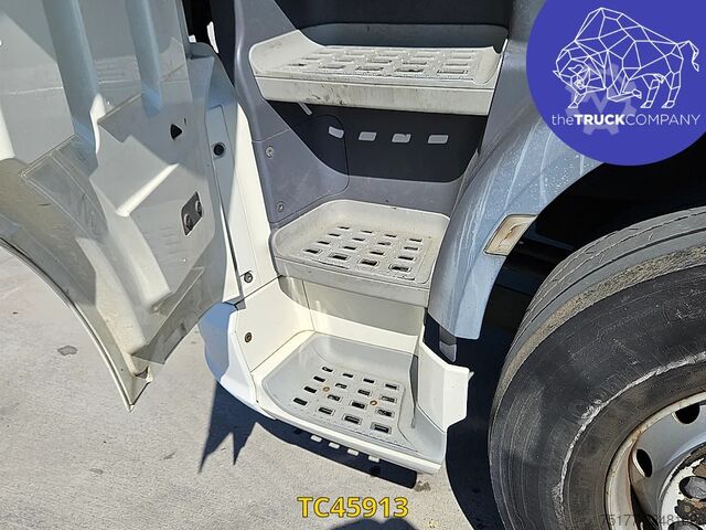 Chassis with cab DAF XF 440