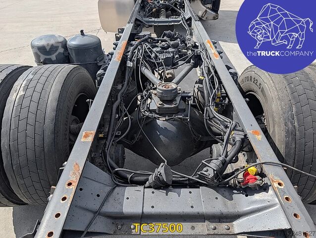 Chassis with cab DAF XF 450