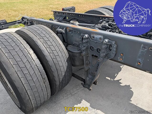 Chassis with cab DAF XF 450