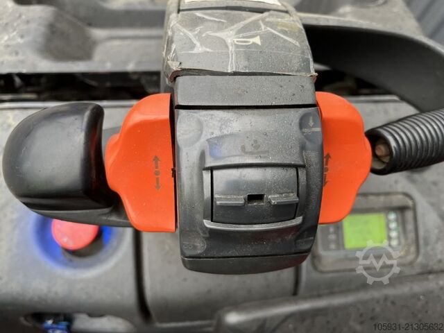 Fahrerstandstapler Linde D12SP