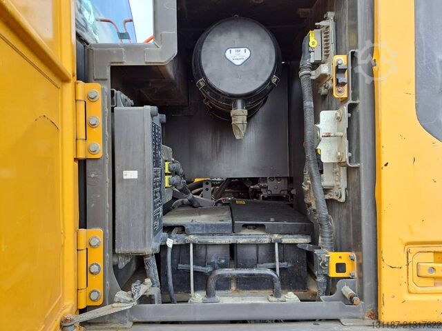 Crawler excavator Volvo EC 300 EL