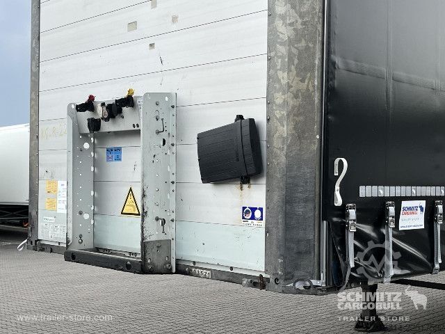 Auflieger mit Pritsche & Plane Schmitz Cargobull Curtainsider Mega Getränke