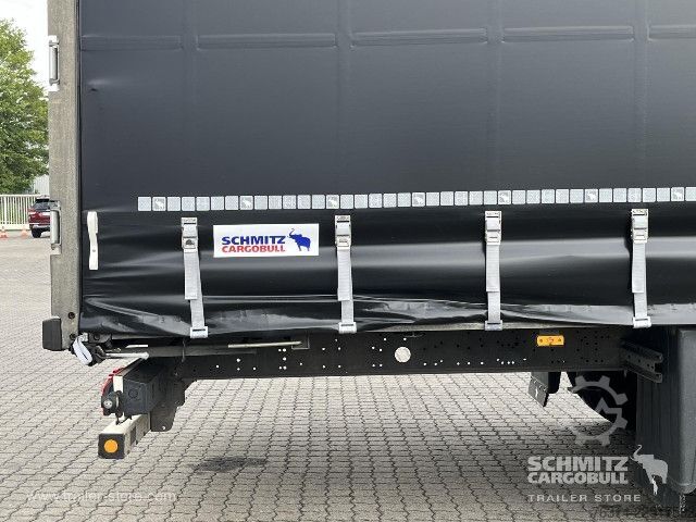 Auflieger mit Pritsche & Plane Schmitz Cargobull Curtainsider Mega Getränke