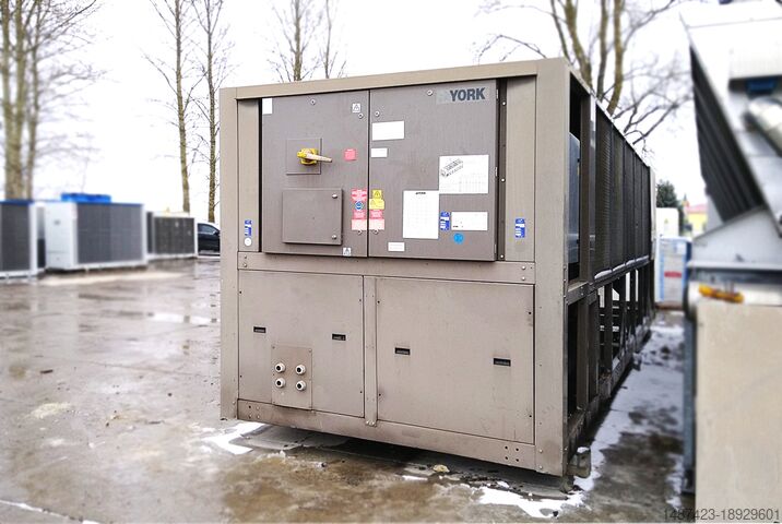 Chiller York 835 kW.